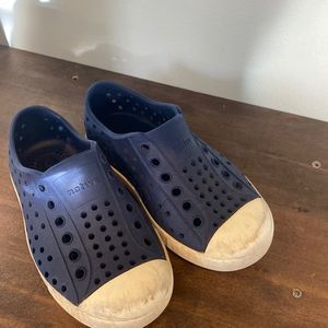 Kids Native shoes, size C7, navy